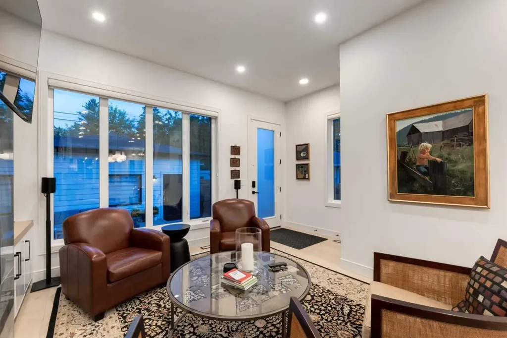 3719 2 Avenue SW Calgary AB T3C 0A2