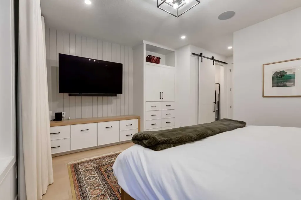 3719 2 Avenue SW Calgary AB T3C 0A2