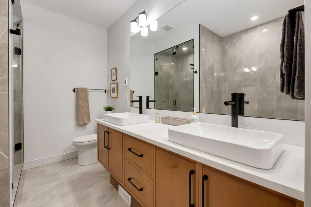 3719 2 Avenue SW Calgary AB T3C 0A2