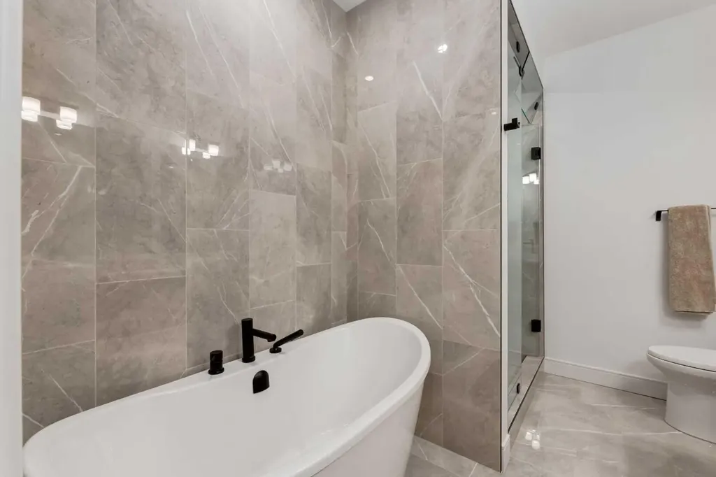 3719 2 Avenue SW Calgary AB T3C 0A2