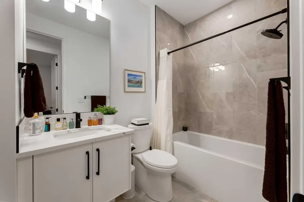 3719 2 Avenue SW Calgary AB T3C 0A2