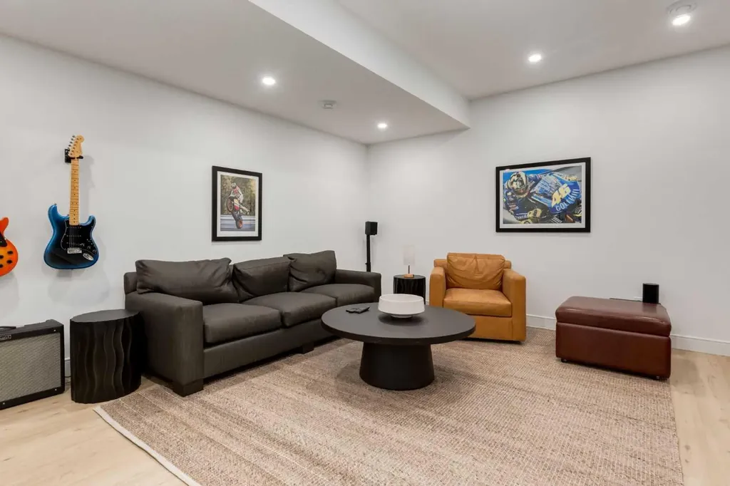 3719 2 Avenue SW Calgary AB T3C 0A2
