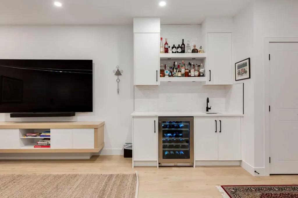 3719 2 Avenue SW Calgary AB T3C 0A2