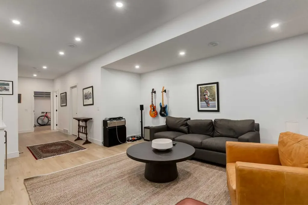 3719 2 Avenue SW Calgary AB T3C 0A2