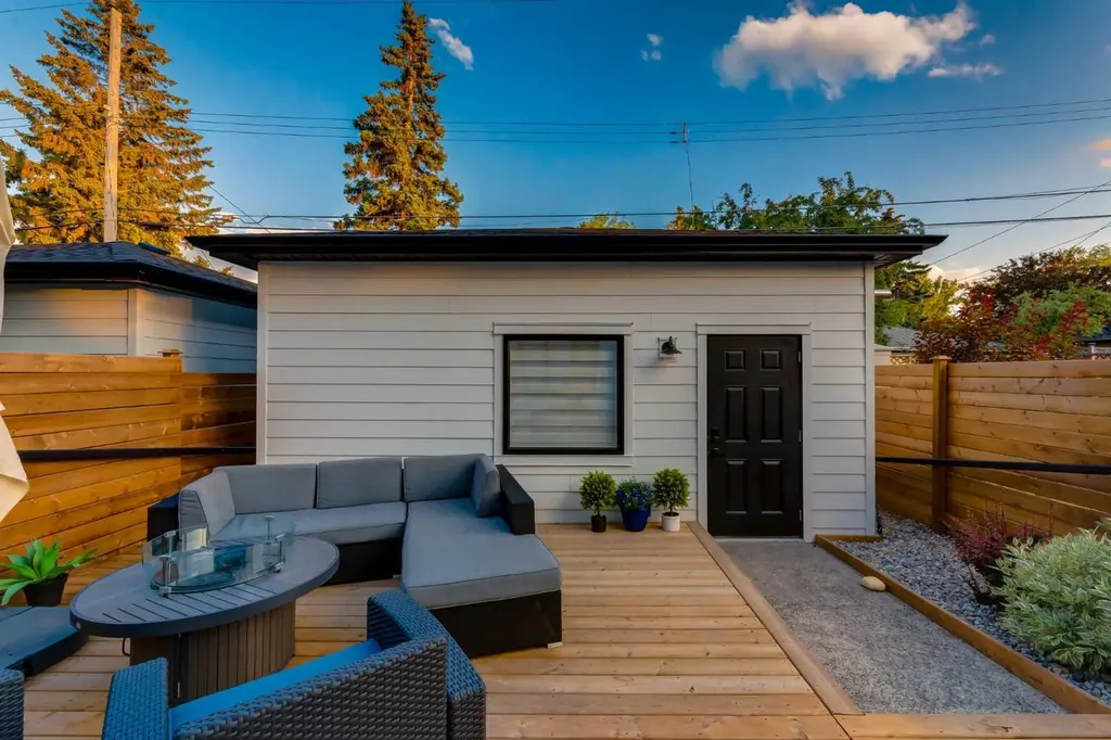 3719 2 Avenue SW Calgary AB T3C 0A2