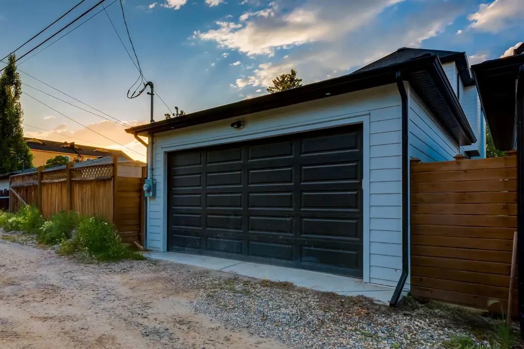 3719 2 Avenue SW Calgary AB T3C 0A2