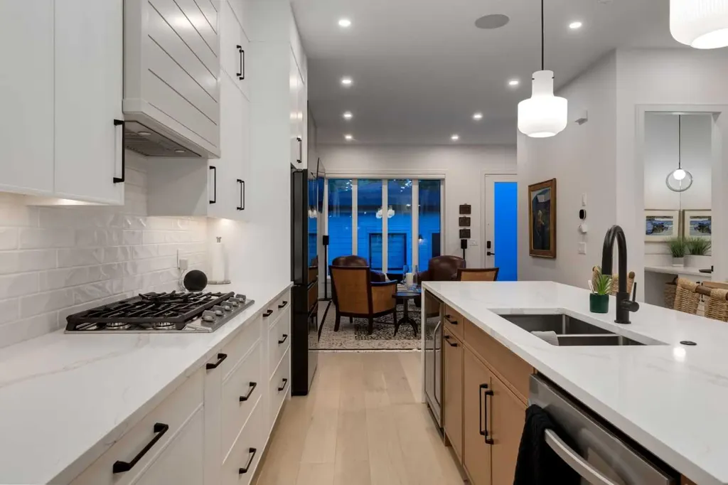 3719 2 Avenue SW Calgary AB T3C 0A2