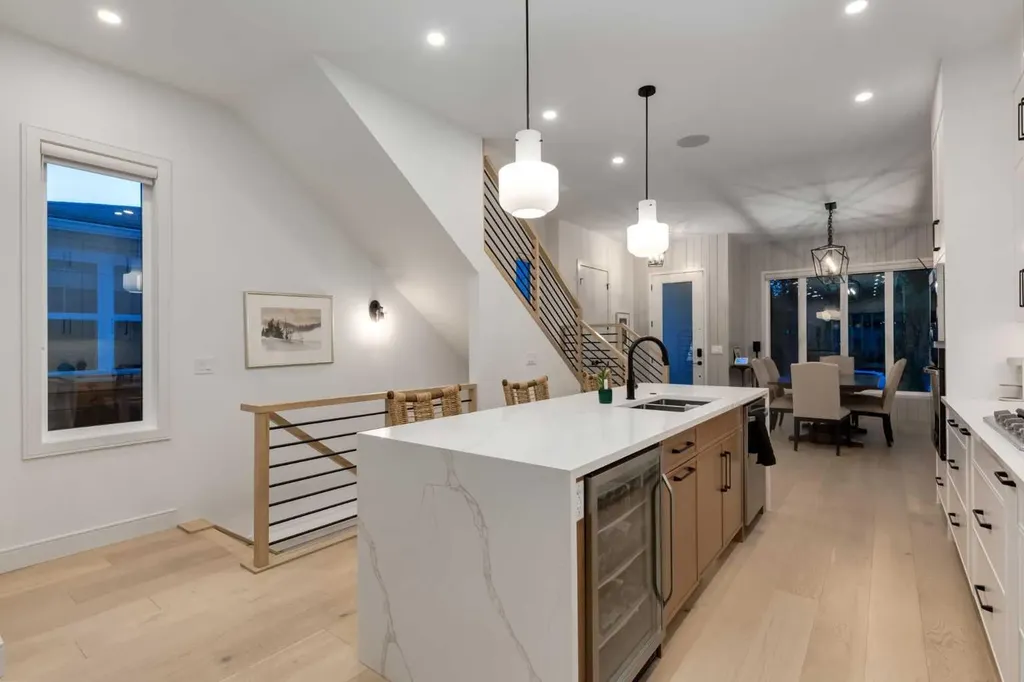 3719 2 Avenue SW Calgary AB T3C 0A2