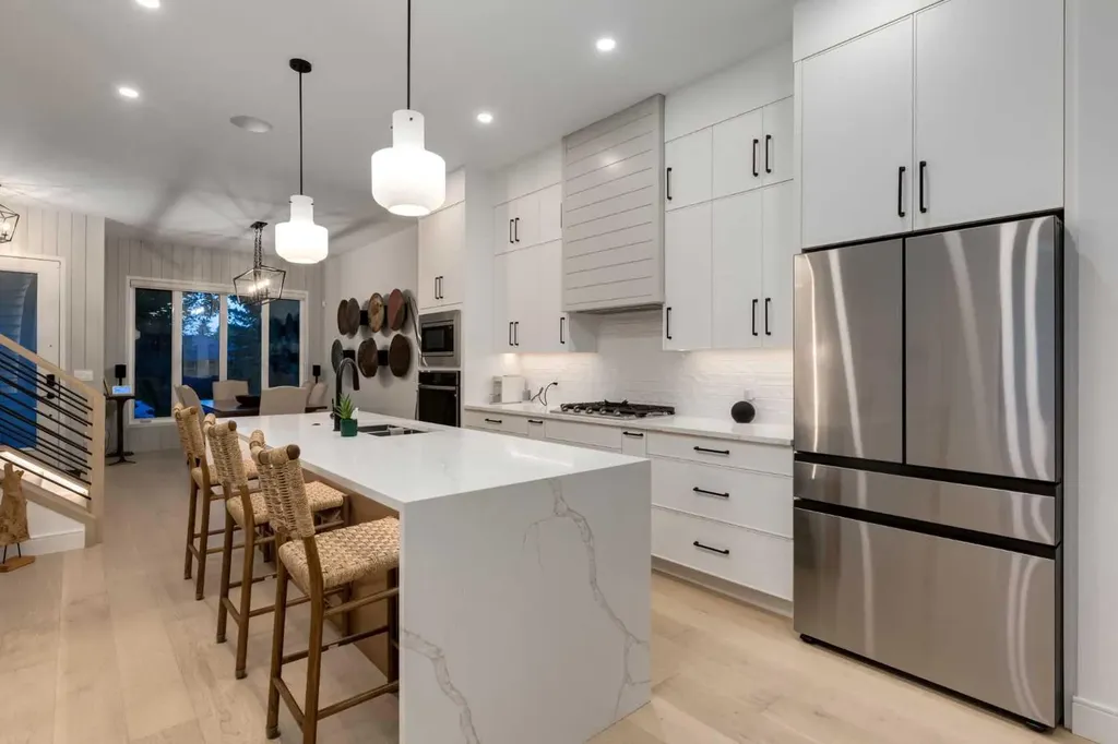 3719 2 Avenue SW Calgary AB T3C 0A2