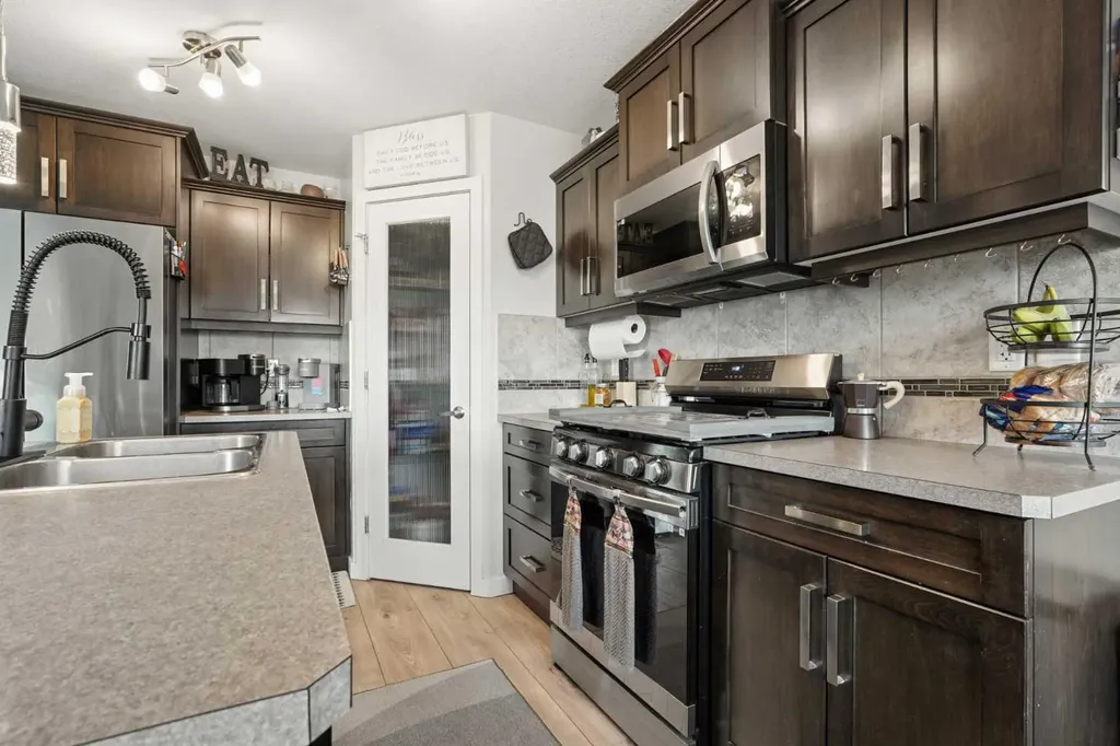 648 Parkside Green Coaldale AB T1M 0B2