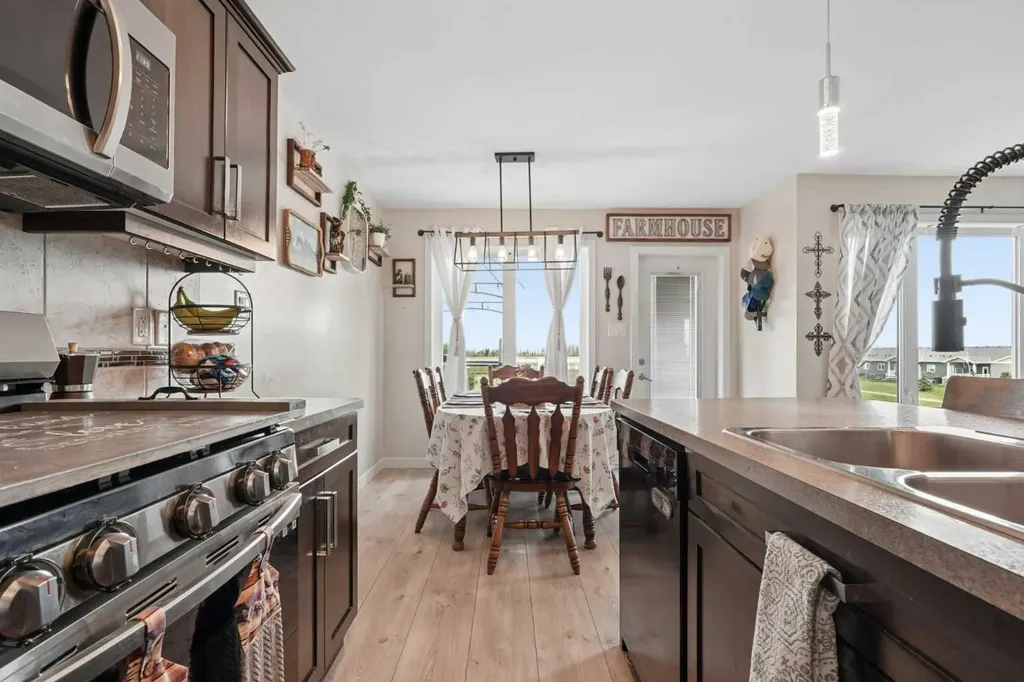 648 Parkside Green Coaldale AB T1M 0B2