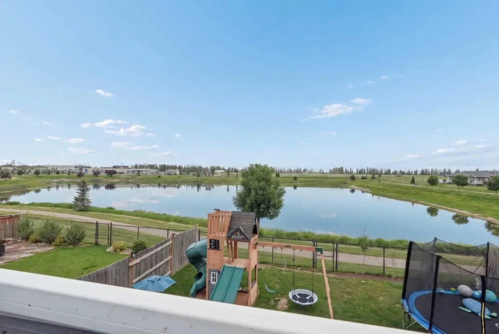 648 Parkside Green Coaldale AB T1M 0B2