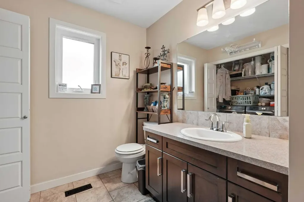 648 Parkside Green Coaldale AB T1M 0B2