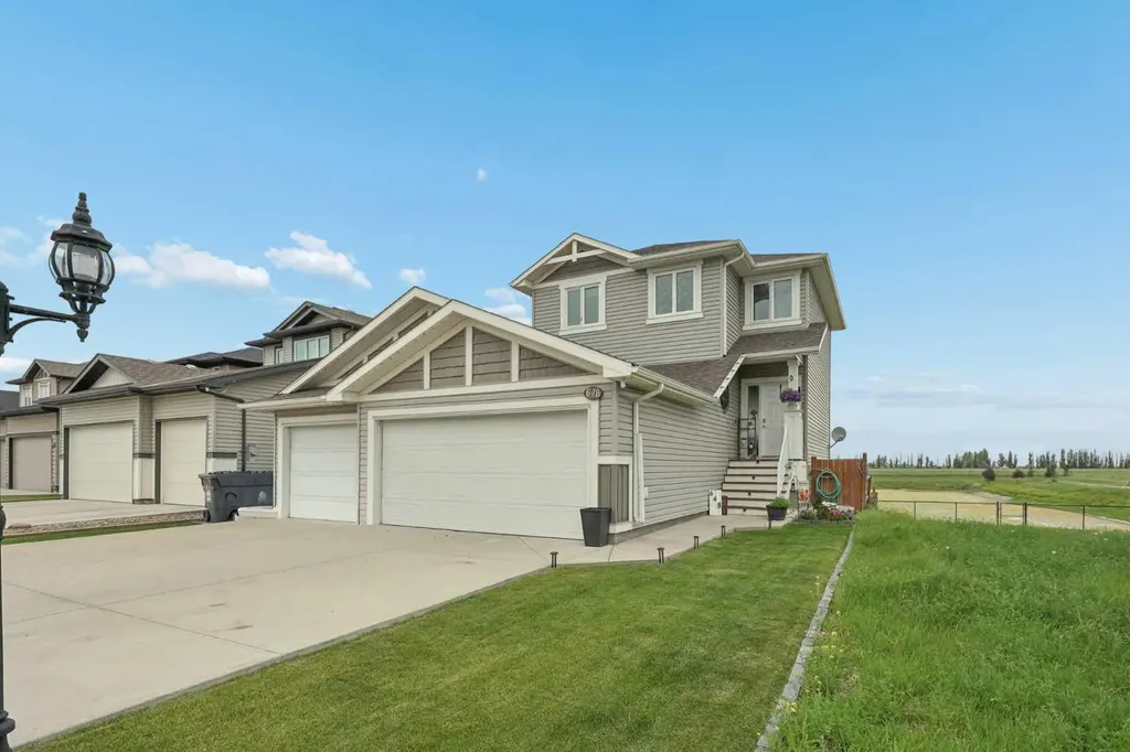 648 Parkside Green Coaldale AB T1M 0B2