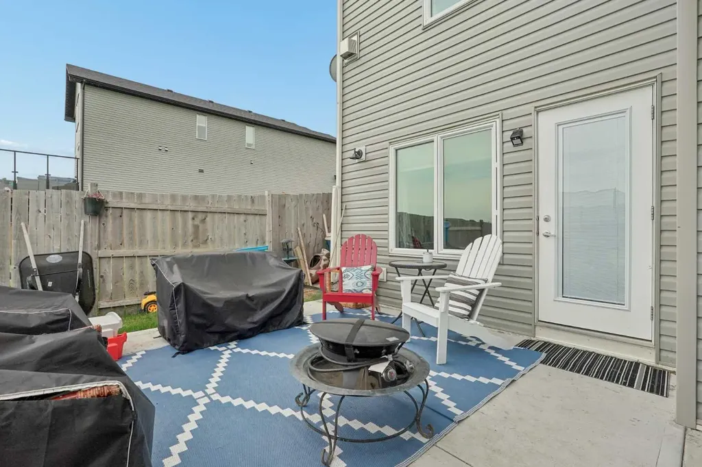 648 Parkside Green Coaldale AB T1M 0B2