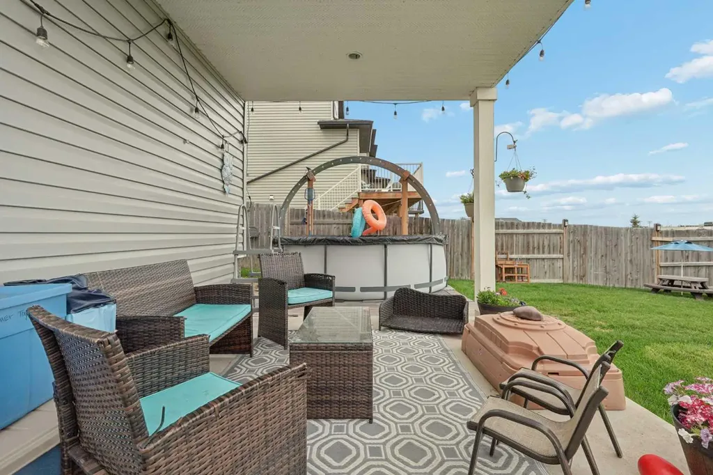 648 Parkside Green Coaldale AB T1M 0B2