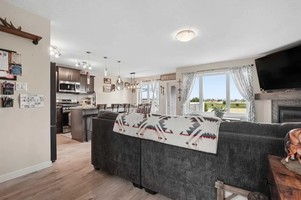 648 Parkside Green Coaldale AB T1M 0B2