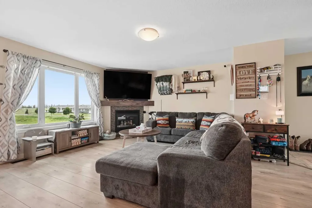 648 Parkside Green Coaldale AB T1M 0B2