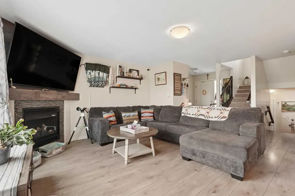 648 Parkside Green Coaldale AB T1M 0B2
