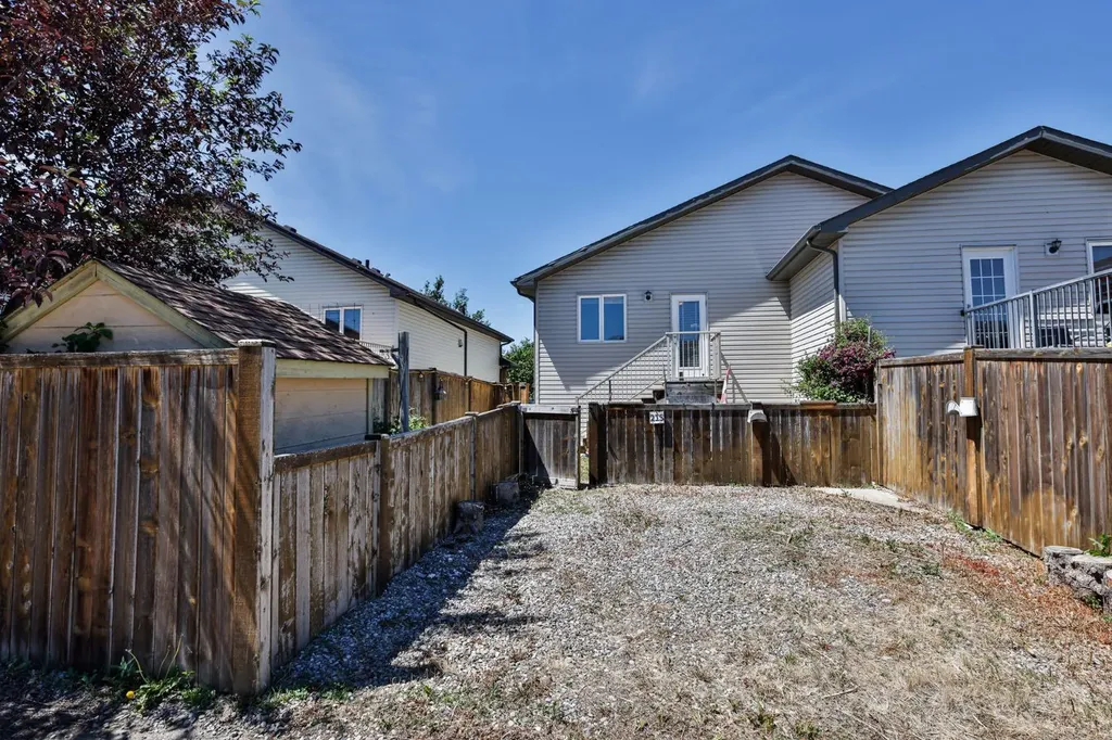 215 Haru Moriyama Place N Lethbridge AB T1H5W4