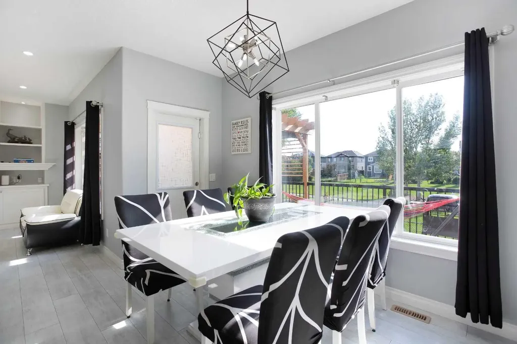 1925 Luxstone Park SW Airdrie AB T4B 3B5
