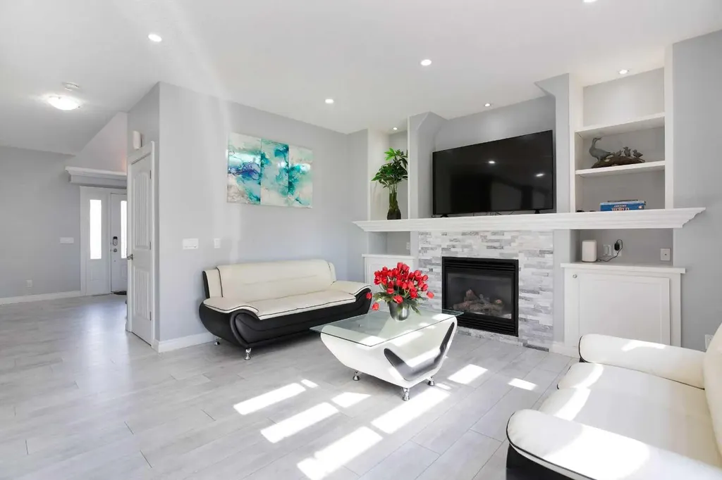 1925 Luxstone Park SW Airdrie AB T4B 3B5
