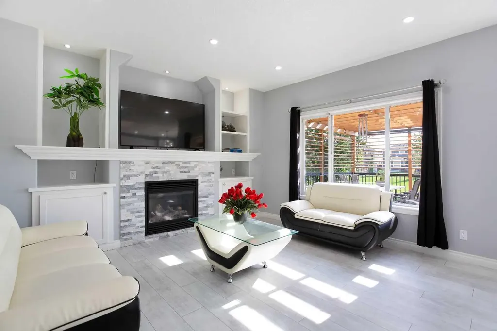 1925 Luxstone Park SW Airdrie AB T4B 3B5