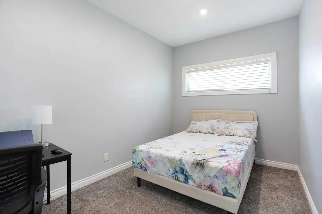 1925 Luxstone Park SW Airdrie AB T4B 3B5