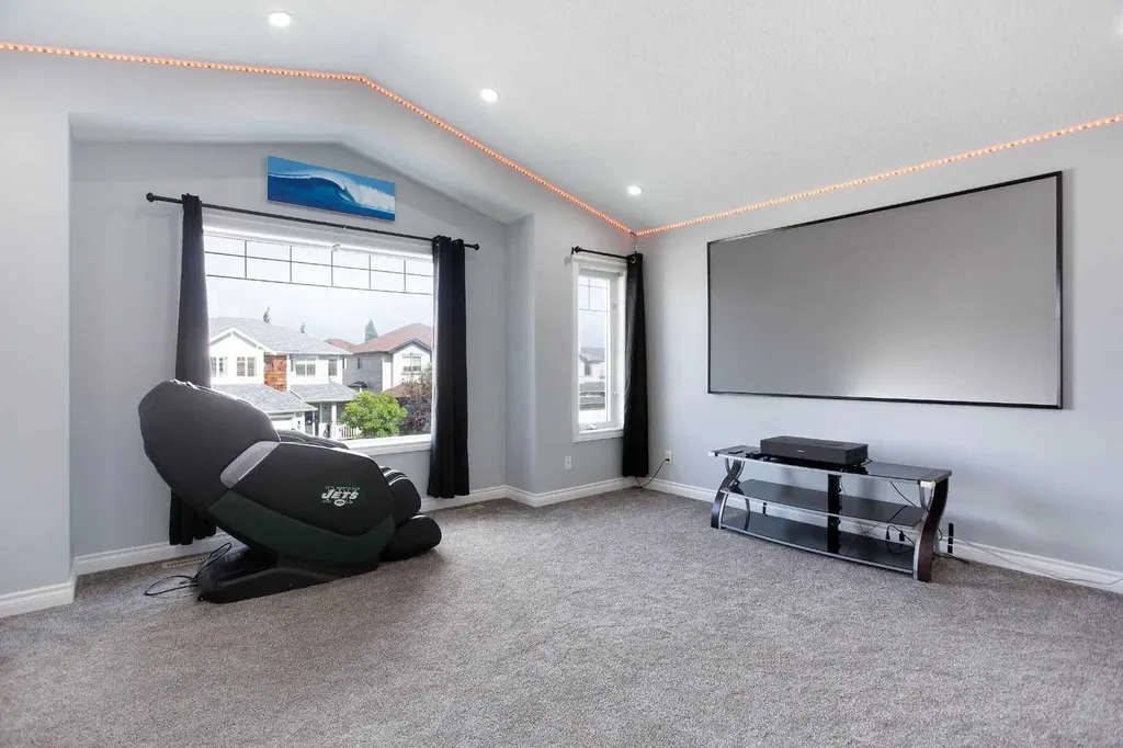 1925 Luxstone Park SW Airdrie AB T4B 3B5