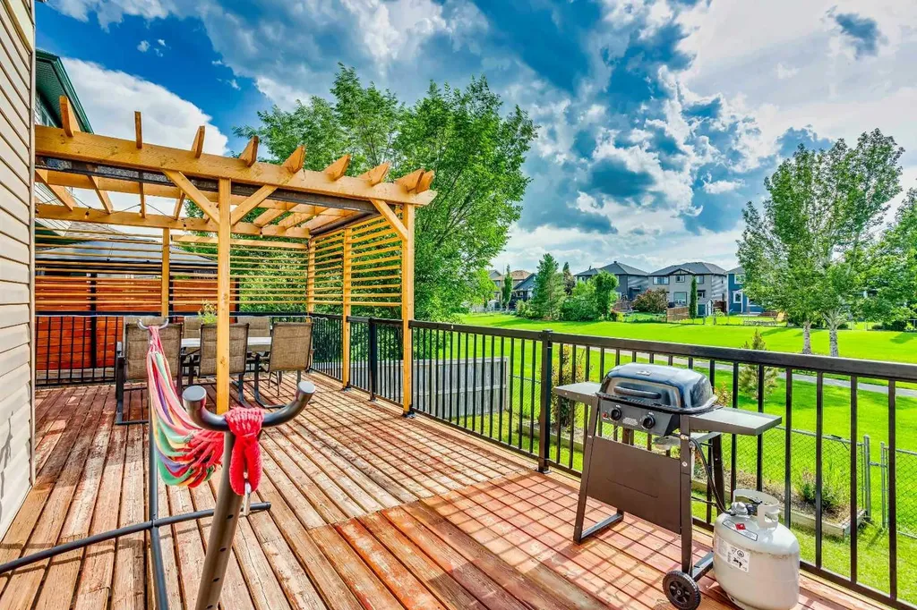1925 Luxstone Park SW Airdrie AB T4B 3B5