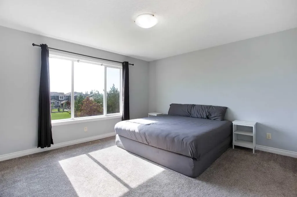 1925 Luxstone Park SW Airdrie AB T4B 3B5