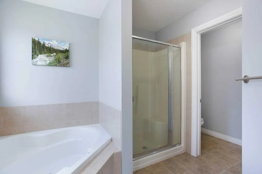 1925 Luxstone Park SW Airdrie AB T4B 3B5