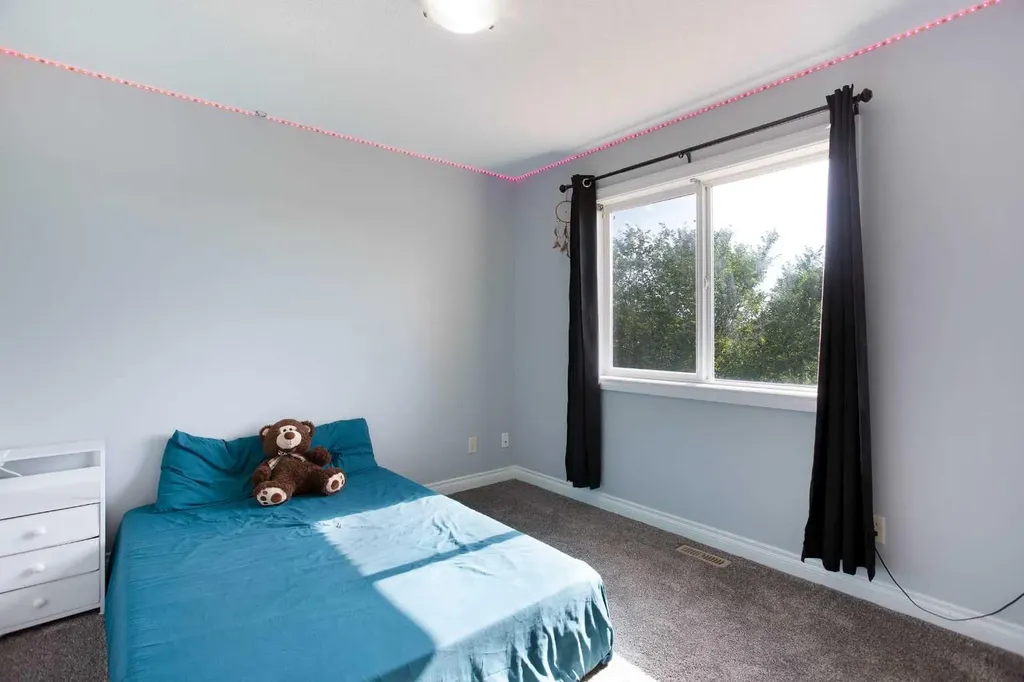 1925 Luxstone Park SW Airdrie AB T4B 3B5