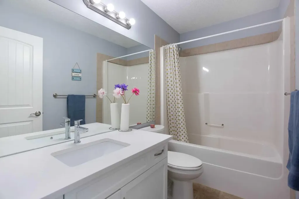 1925 Luxstone Park SW Airdrie AB T4B 3B5