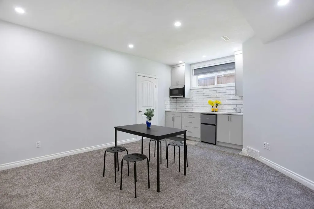 1925 Luxstone Park SW Airdrie AB T4B 3B5