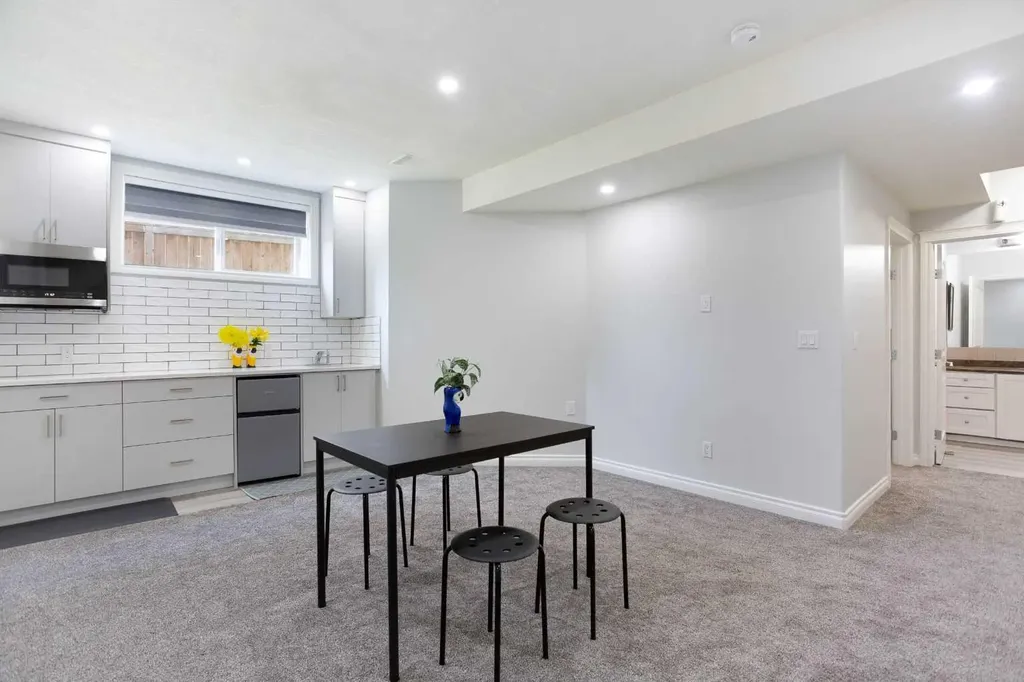 1925 Luxstone Park SW Airdrie AB T4B 3B5