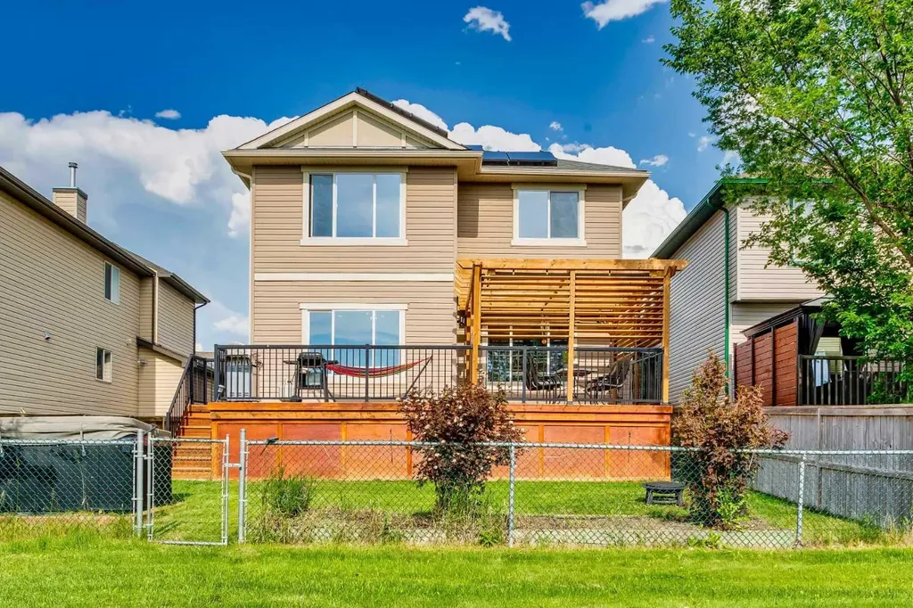 1925 Luxstone Park SW Airdrie AB T4B 3B5