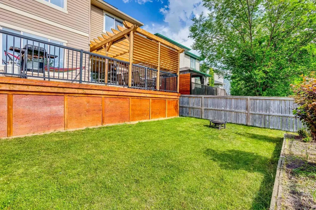 1925 Luxstone Park SW Airdrie AB T4B 3B5
