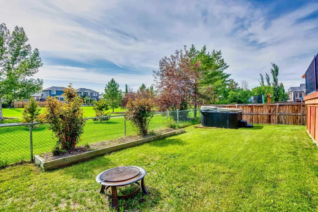1925 Luxstone Park SW Airdrie AB T4B 3B5