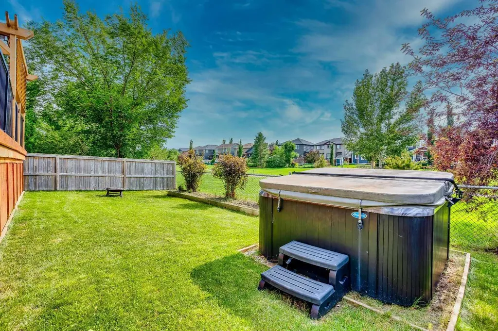 1925 Luxstone Park SW Airdrie AB T4B 3B5