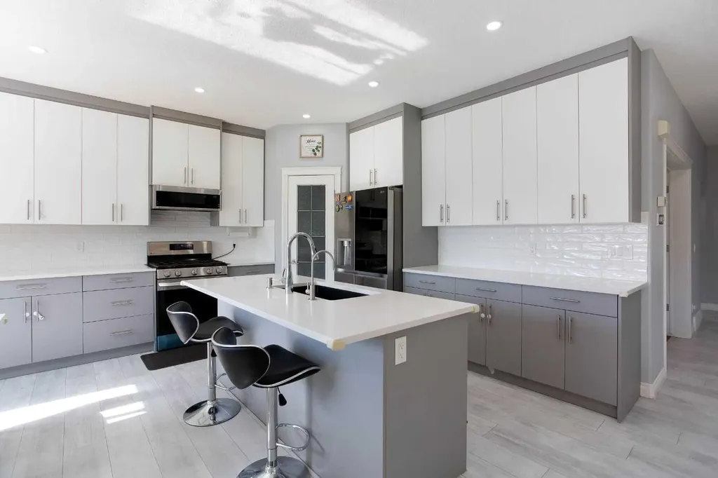 1925 Luxstone Park SW Airdrie AB T4B 3B5