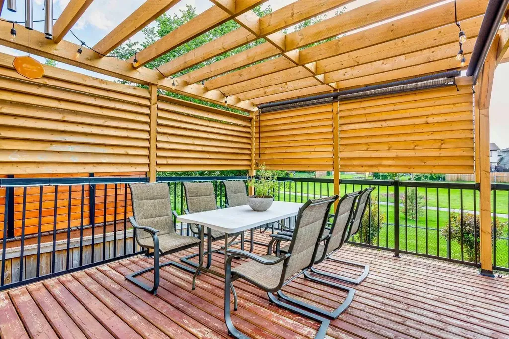 1925 Luxstone Park SW Airdrie AB T4B 3B5