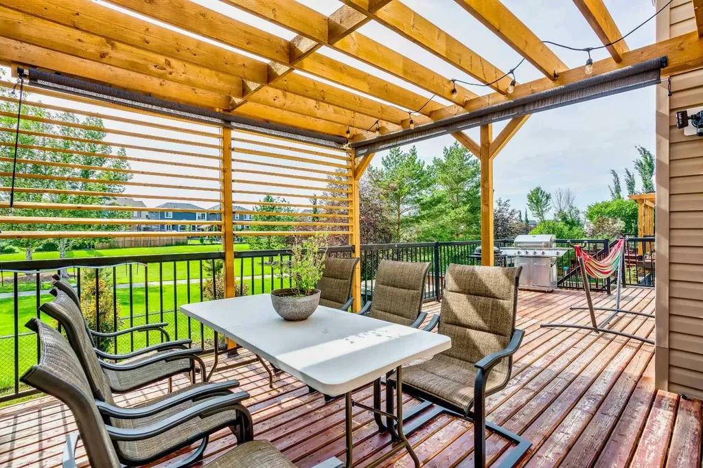 1925 Luxstone Park SW Airdrie AB T4B 3B5