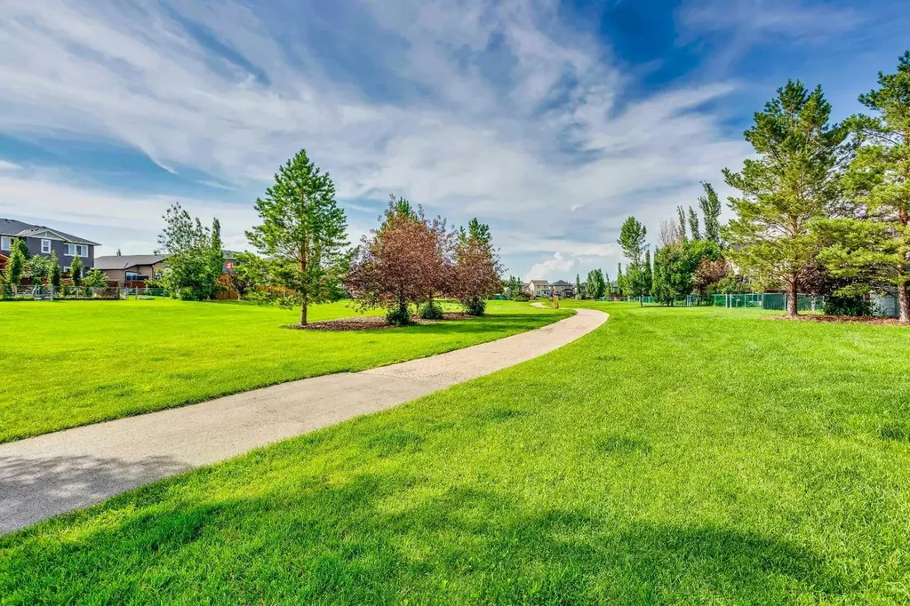 1925 Luxstone Park SW Airdrie AB T4B 3B5