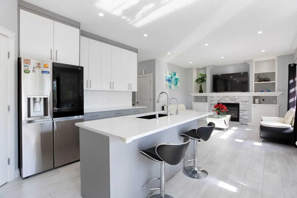 1925 Luxstone Park SW Airdrie AB T4B 3B5