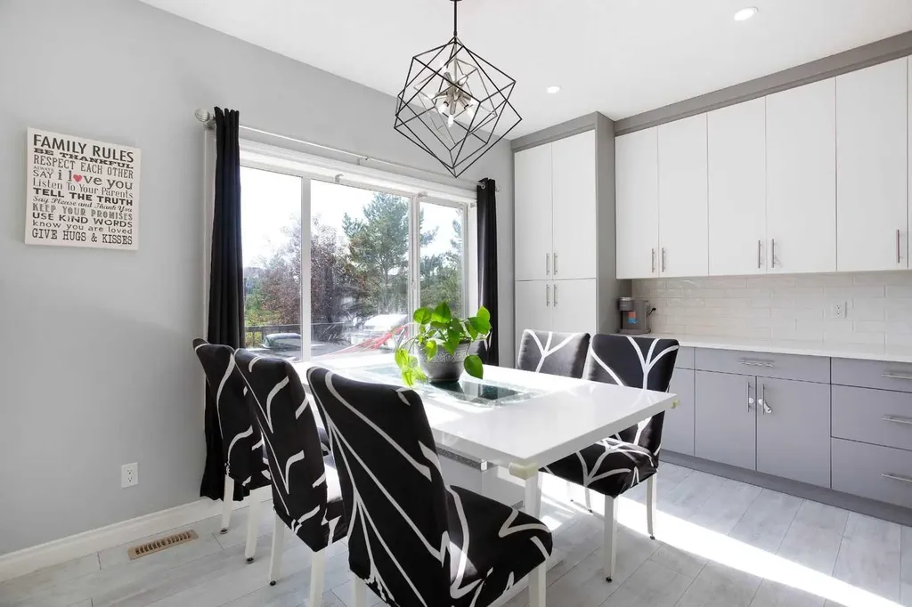 1925 Luxstone Park SW Airdrie AB T4B 3B5