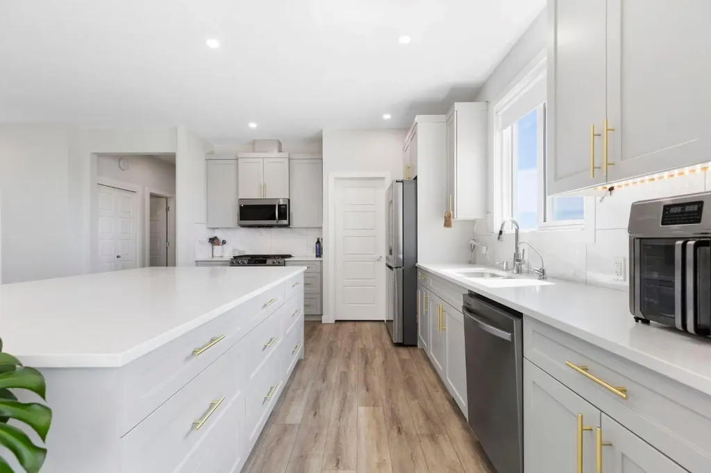 183 Brander Avenue Langdon AB T0J 1X2