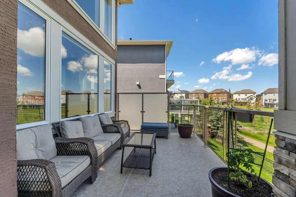 255 Stonemere Green Chestermere AB T1X 0X5