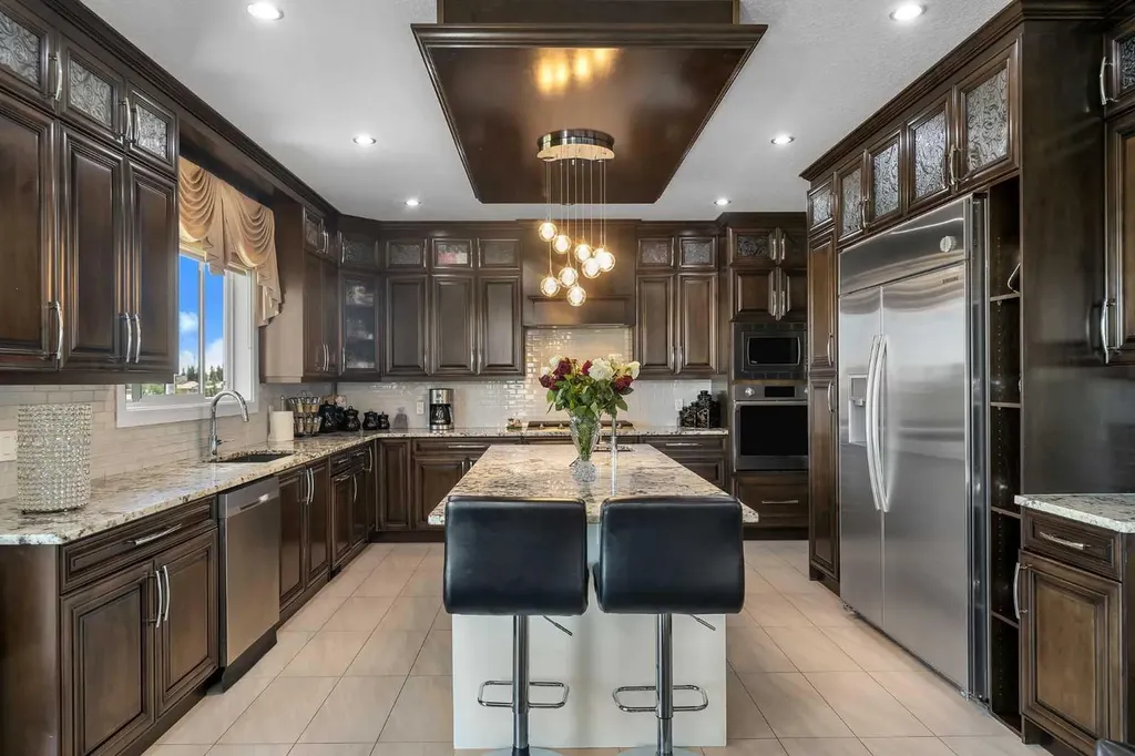 255 Stonemere Green Chestermere AB T1X 0X5