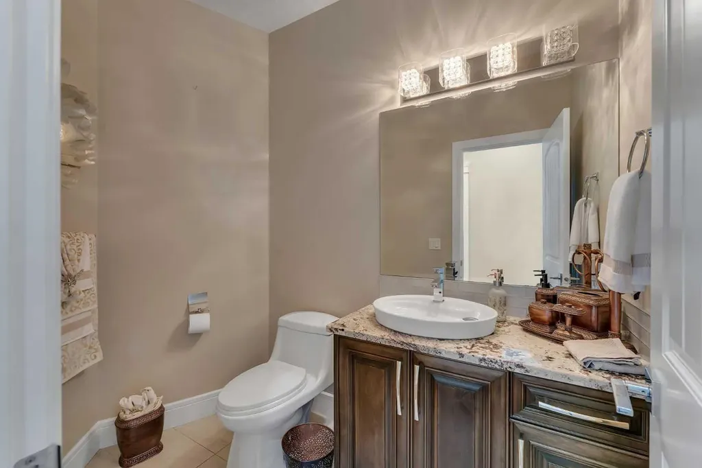255 Stonemere Green Chestermere AB T1X 0X5